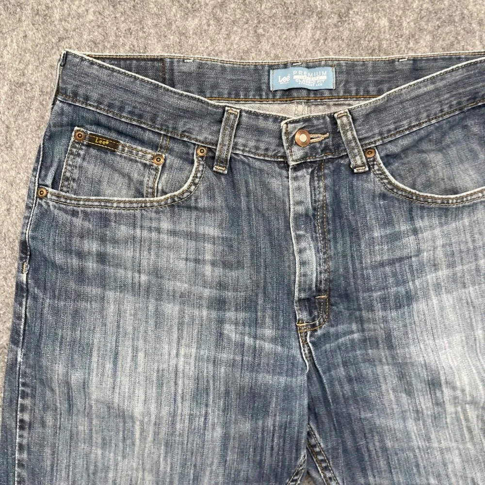 Lee Premium Jeans Mens 34x32 Classic Fit Straight Leg Medium Blue Denim